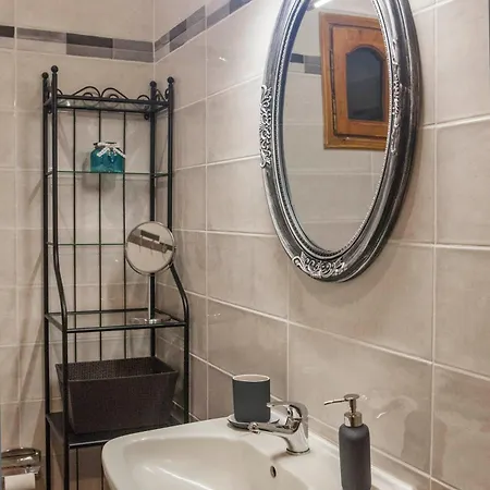 Themilia Beachfront, Luxury House بيت للعطل *