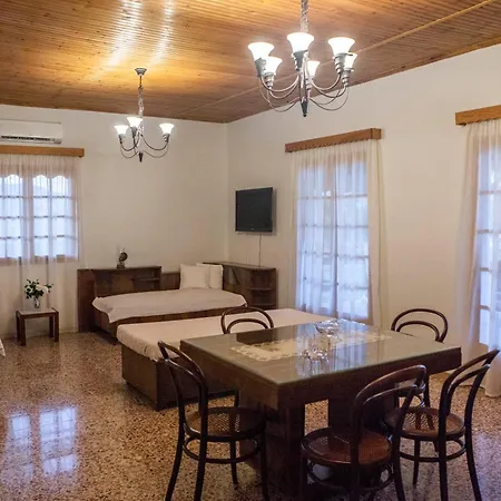 بيت للعطل Themilia Beachfront, Luxury House