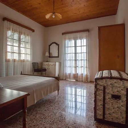 Themilia Beachfront, Luxury House