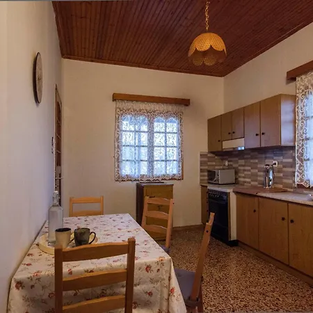 Themilia Beachfront, Luxury House * Néa Ankhíalos