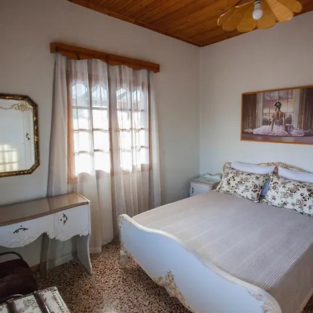 Themilia Beachfront, Luxury House Néa Ankhíalos