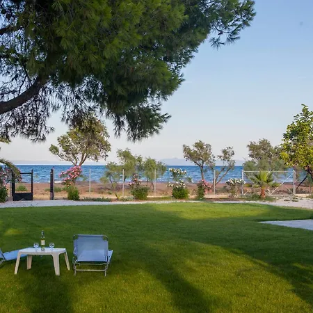 Themilia Beachfront, Luxury House בית נופש