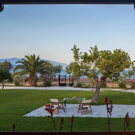 בית נופש Themilia Beachfront, Luxury House *