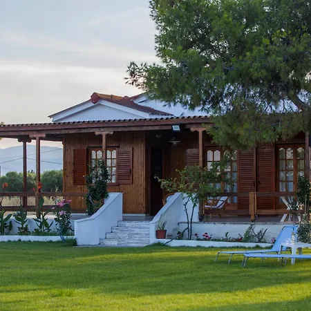 Themilia Beachfront, Luxury House 別荘 Néa Ankhíalos