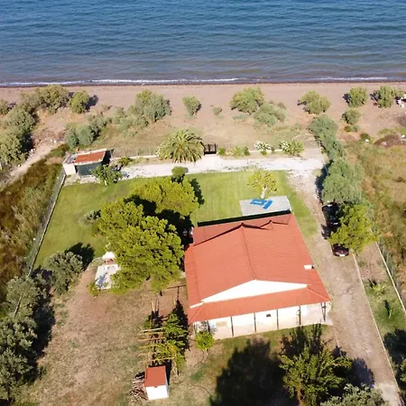 בית נופש Themilia Beachfront, Luxury House