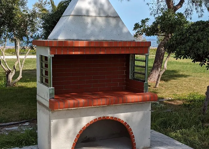 Сasa de vacaciones Themilia Beachfront, Luxury House *