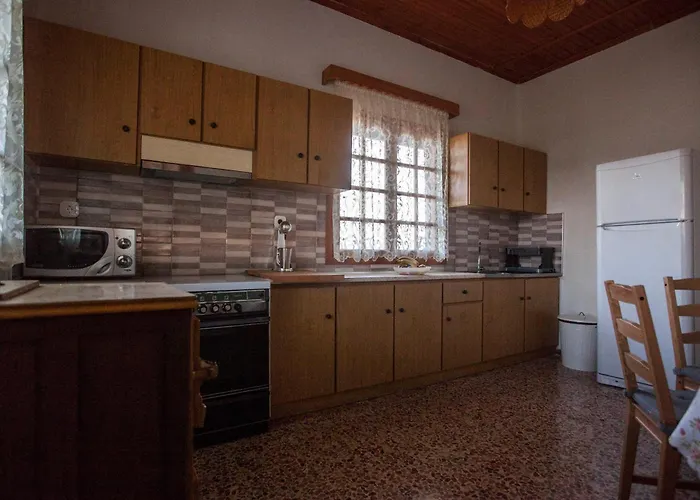 Сasa de vacaciones Themilia Beachfront, Luxury House *