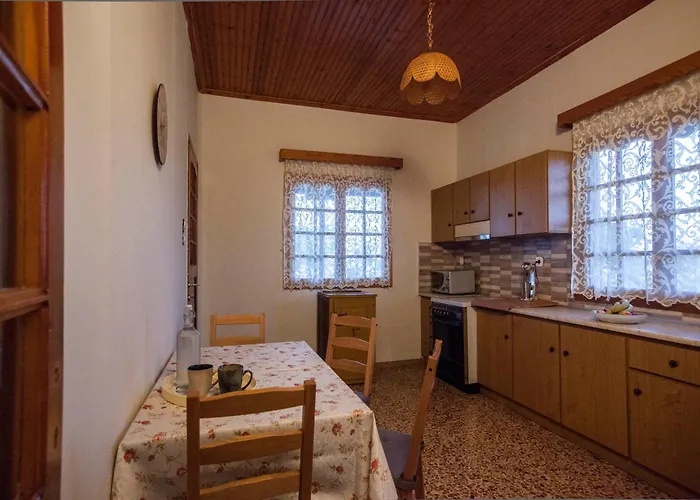 Themilia Beachfront, Luxury House * Néa Ankhíalos