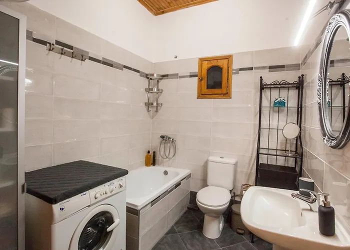 Themilia Beachfront, Luxury House Сasa de vacaciones Néa Ankhíalos