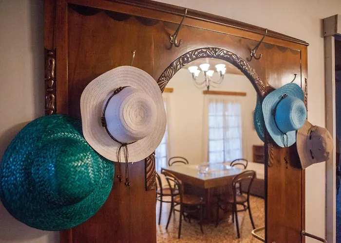 Themilia Beachfront, Luxury House Сasa de vacaciones Néa Ankhíalos