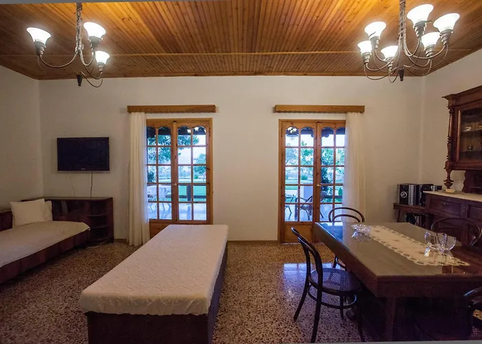 Themilia Beachfront, Luxury House *