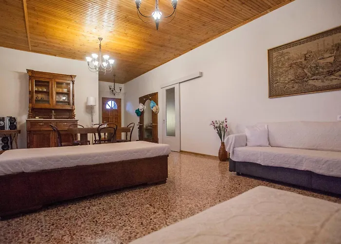 Themilia Beachfront, Luxury House Сasa de vacaciones Néa Ankhíalos