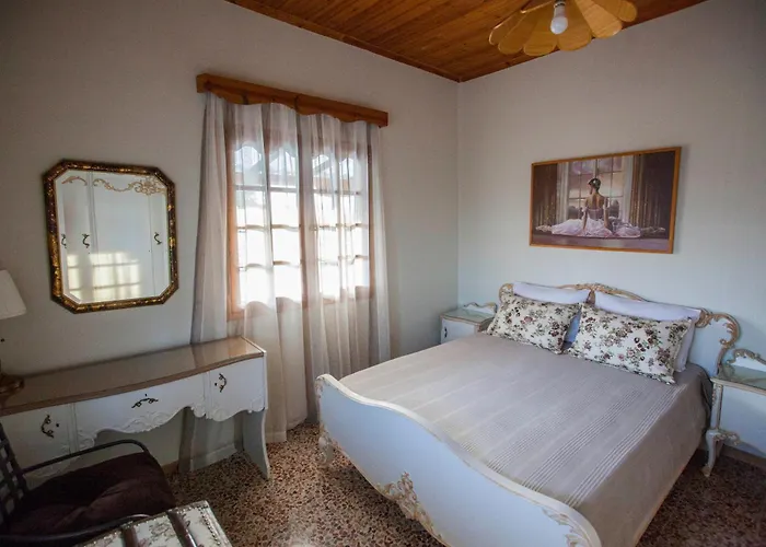 Themilia Beachfront, Luxury House Néa Ankhíalos