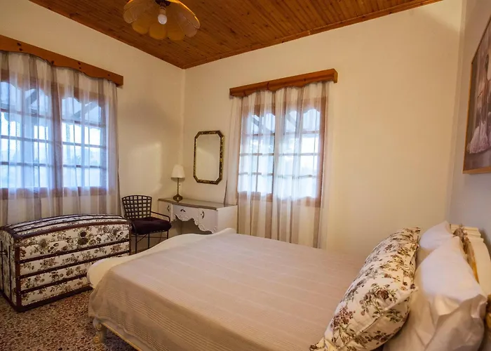 Сasa de vacaciones Themilia Beachfront, Luxury House