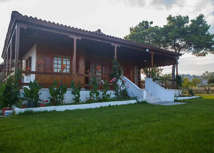 Themilia Beachfront, Luxury House * Néa Ankhíalos