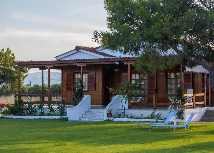 Themilia Beachfront, Luxury House Сasa de vacaciones Néa Ankhíalos