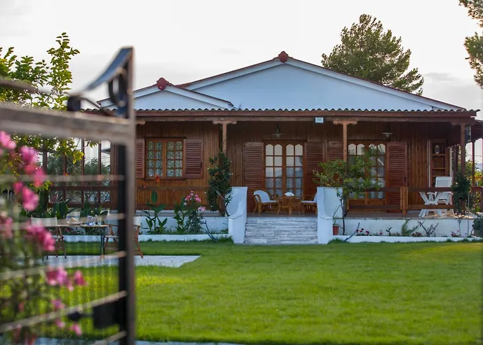 Themilia Beachfront, Luxury House Сasa de vacaciones Néa Ankhíalos